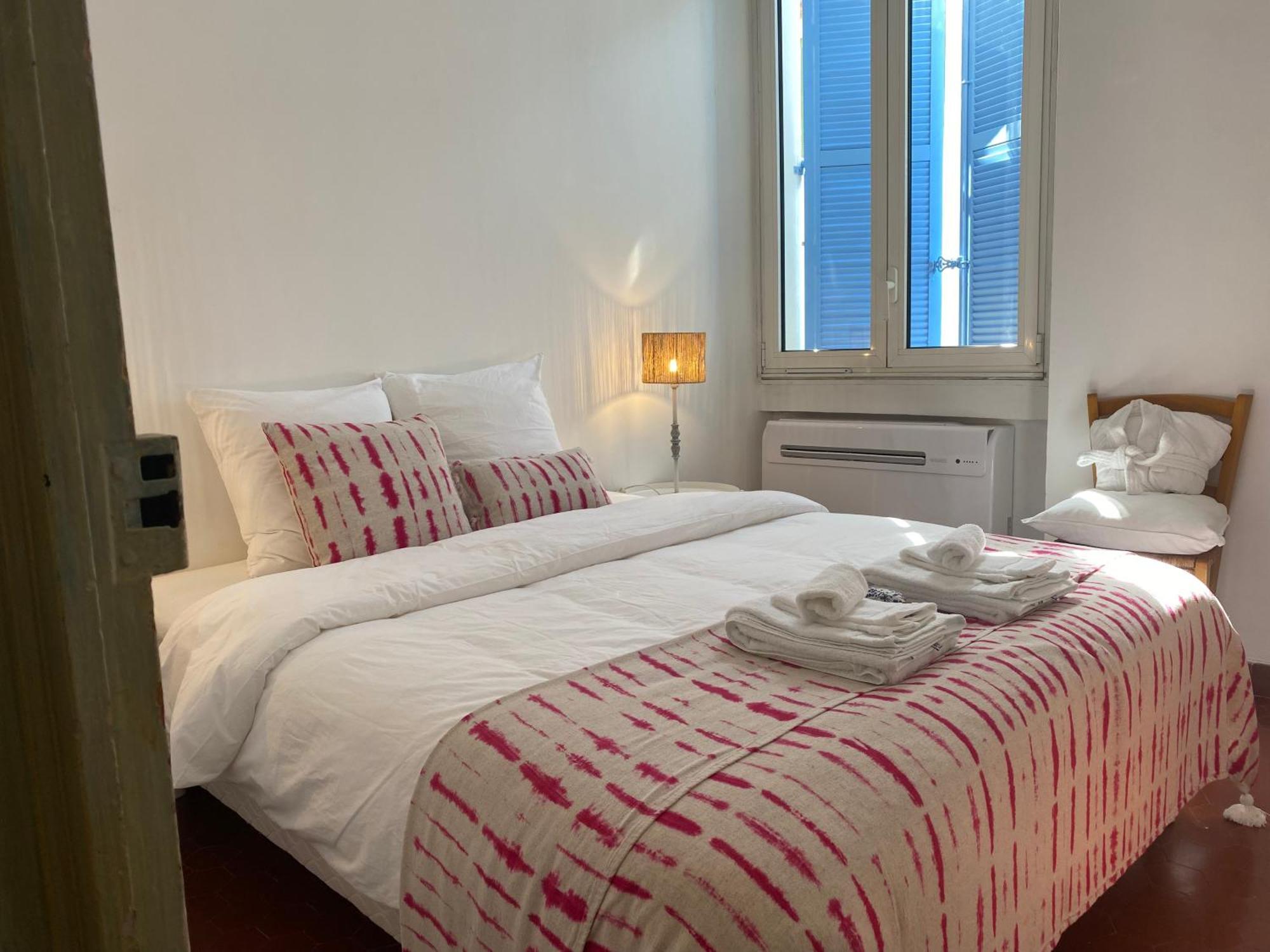 Click! Casa Lamartine Fabulous Ideal Location Walk To All!!! กาซีส์ ภายนอก รูปภาพ
