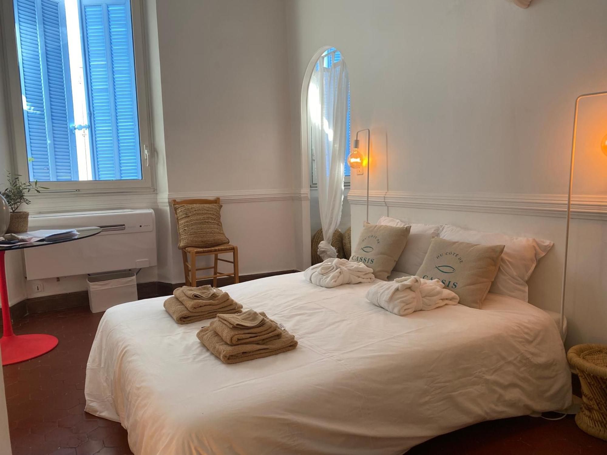 Click! Casa Lamartine Fabulous Ideal Location Walk To All!!! กาซีส์ ภายนอก รูปภาพ