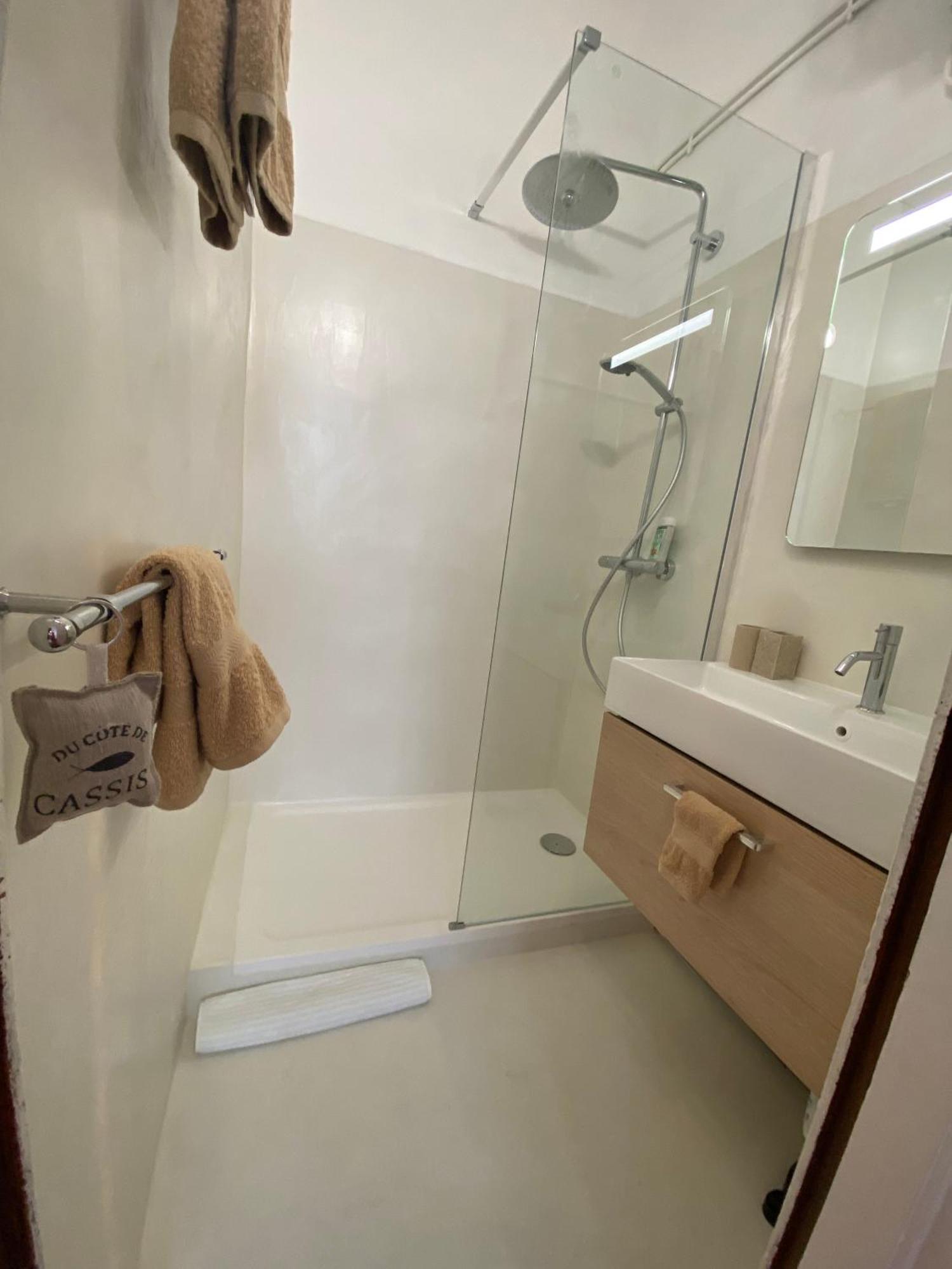 Click! Casa Lamartine Fabulous Ideal Location Walk To All!!! กาซีส์ ภายนอก รูปภาพ